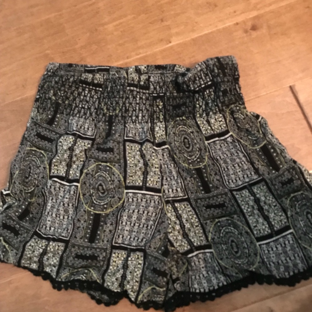 Flowing shorts !! - Picture 2 of 4